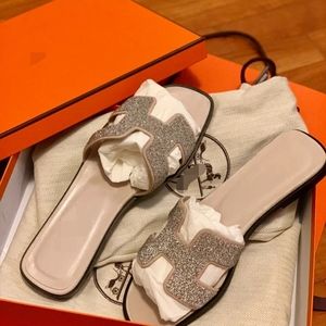 New H leather Sandals